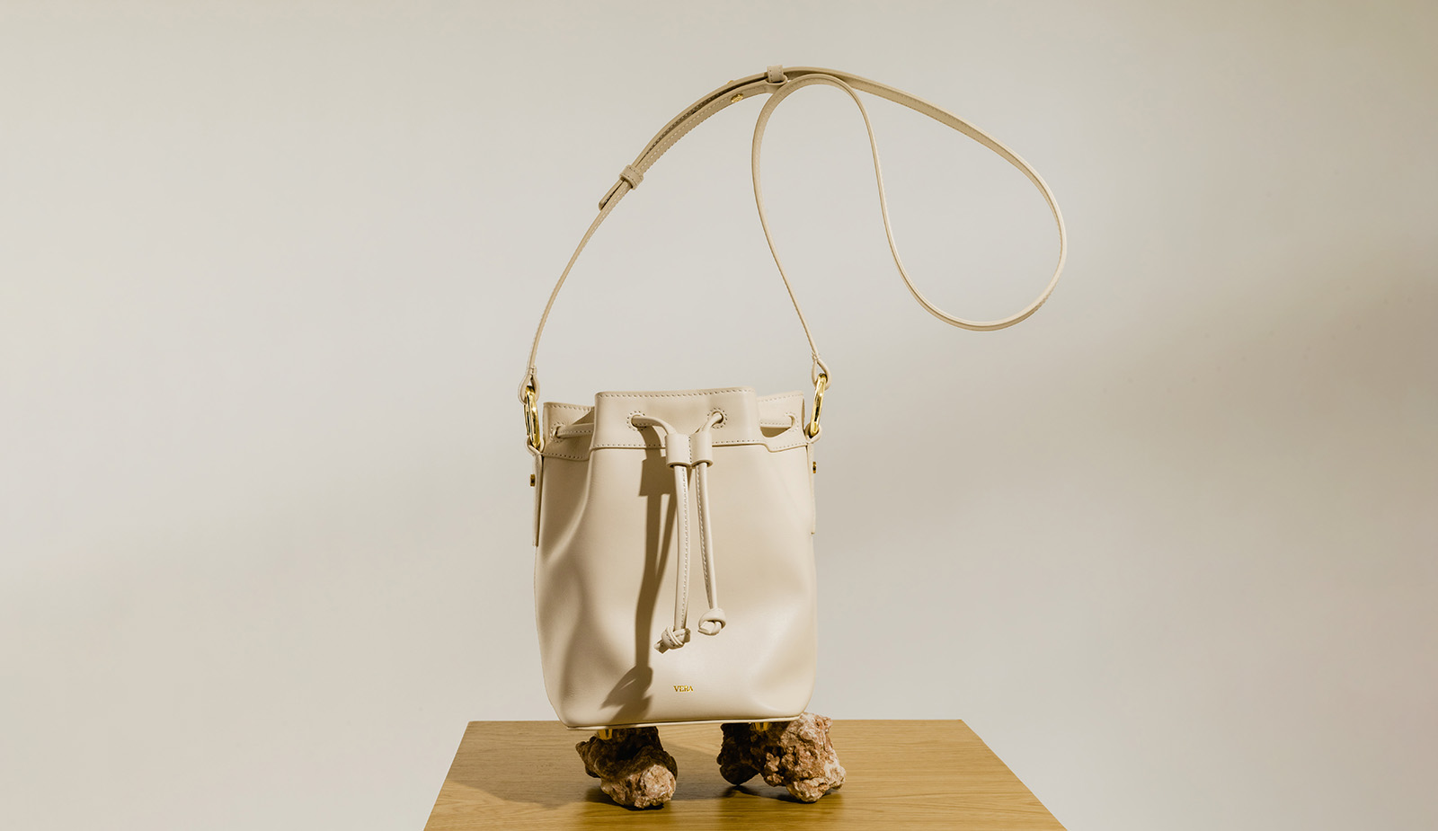 VERA Coco Bucket leather crossbody bag
