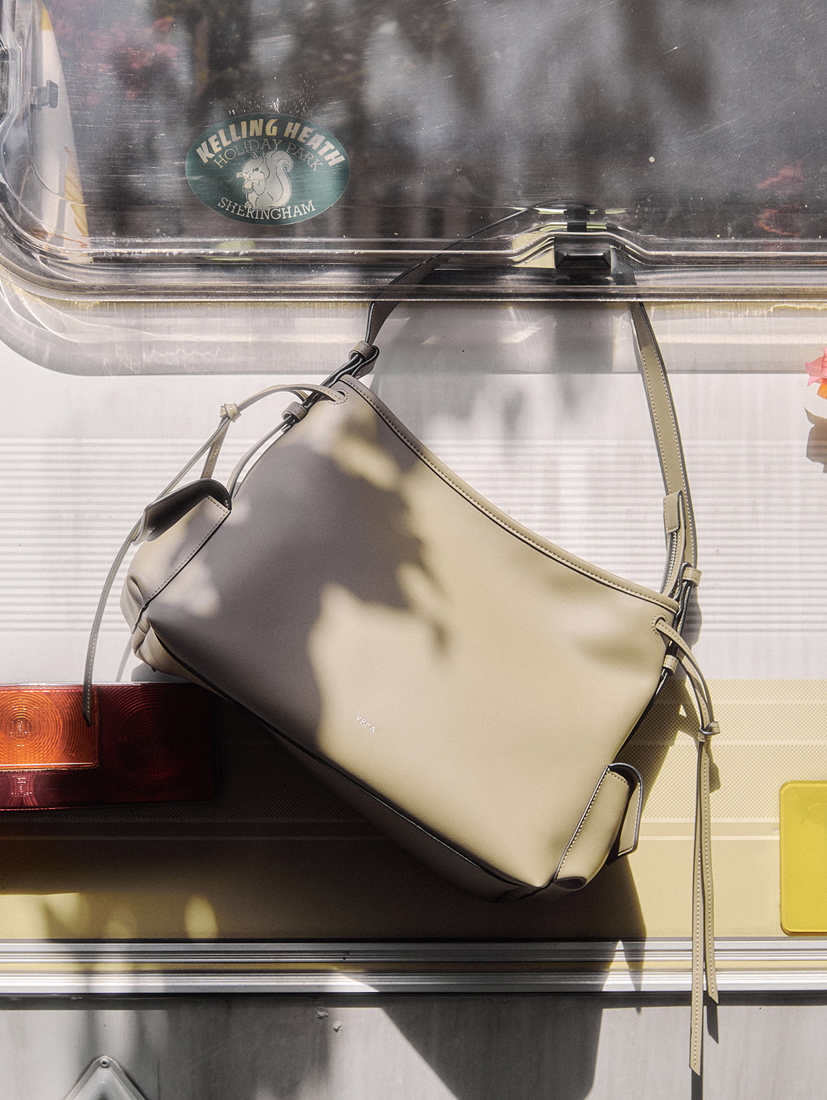 photo of VERA Frankly bag with Model