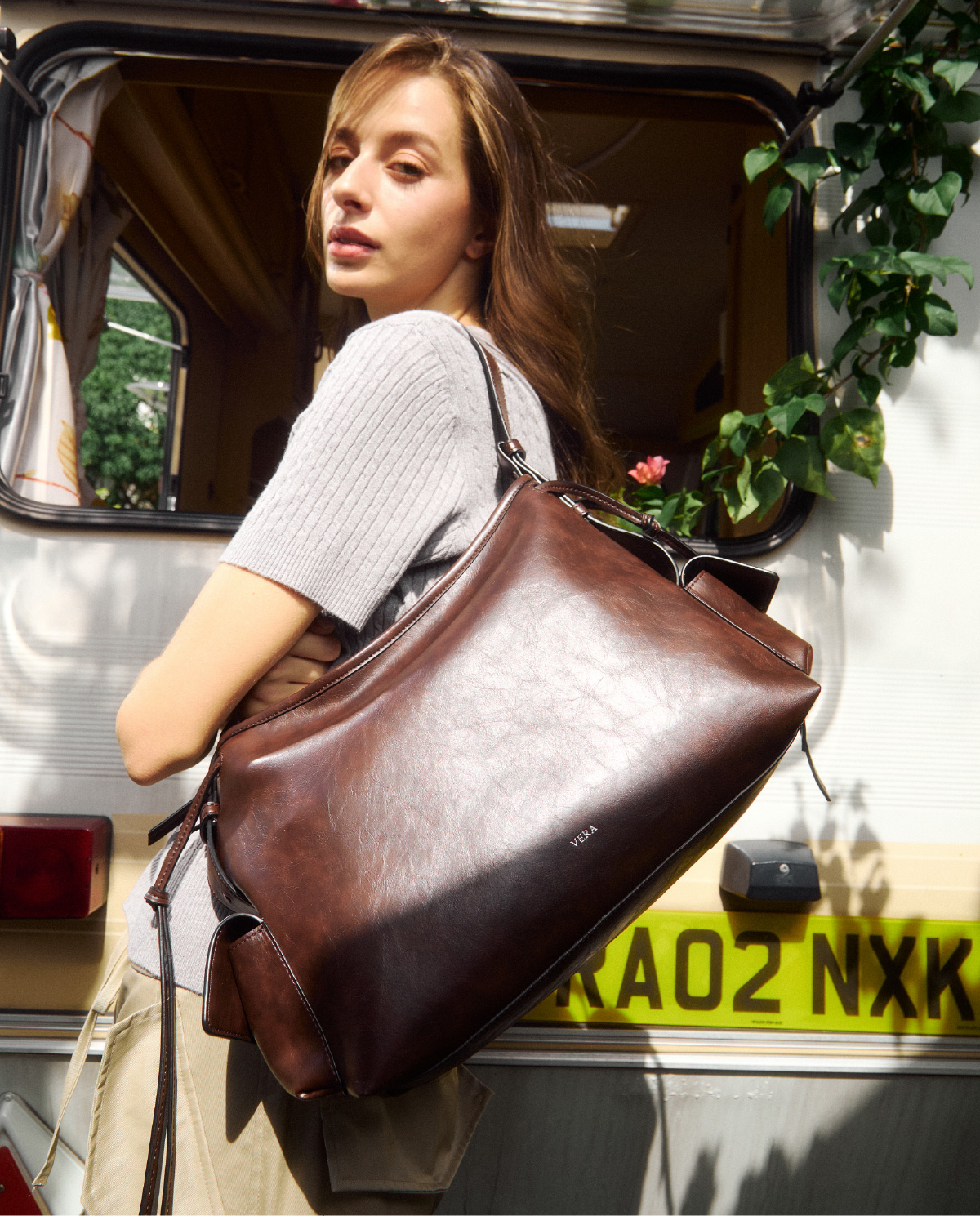 photo of VERA Frankly bag with Model