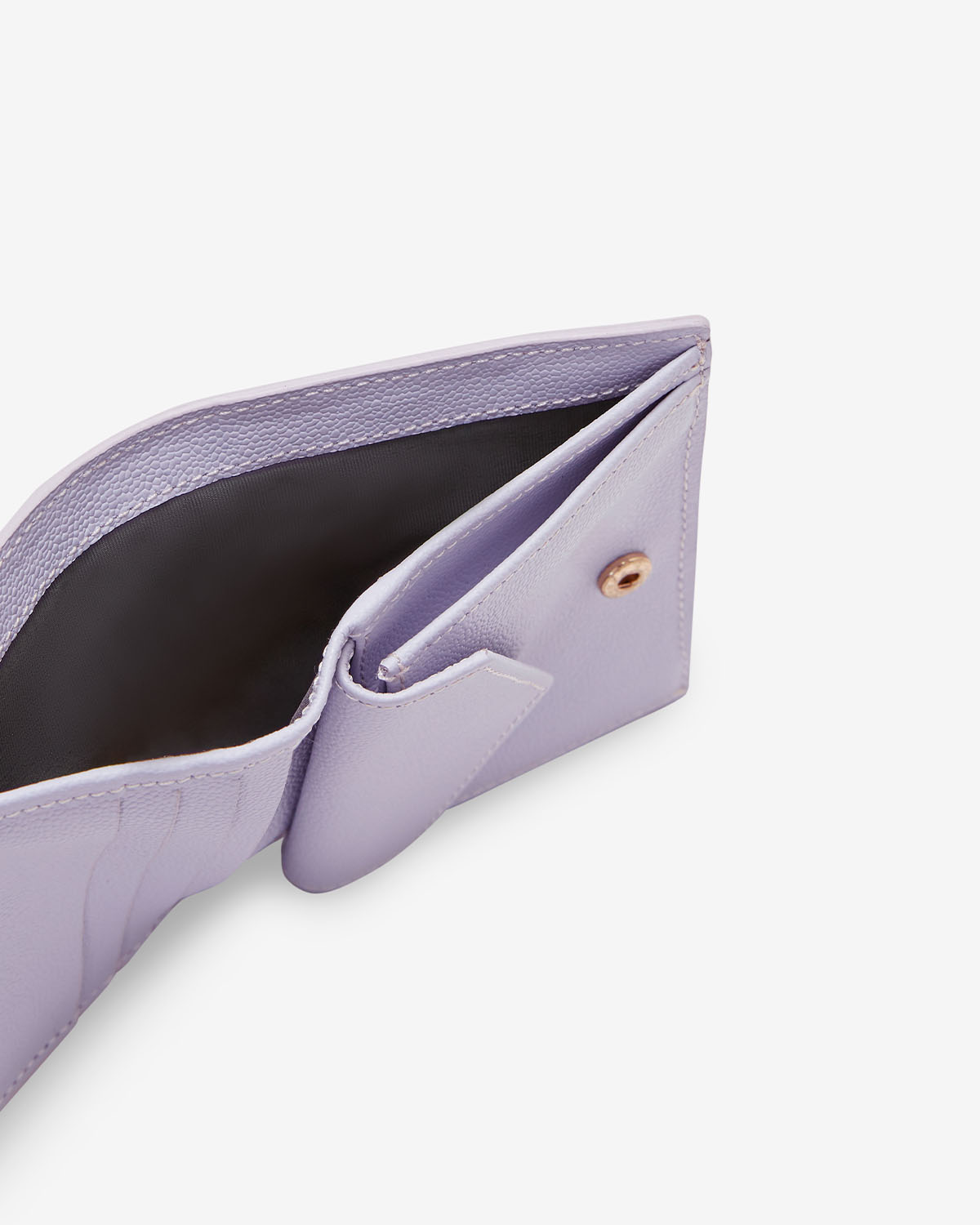 VERA CAVIAR Petite Wallet in Light Lavender กระเป๋าสตางค์แบบ 2 ทบ ทำจากหนังแท้ลาย Caviar สี Light Lavender