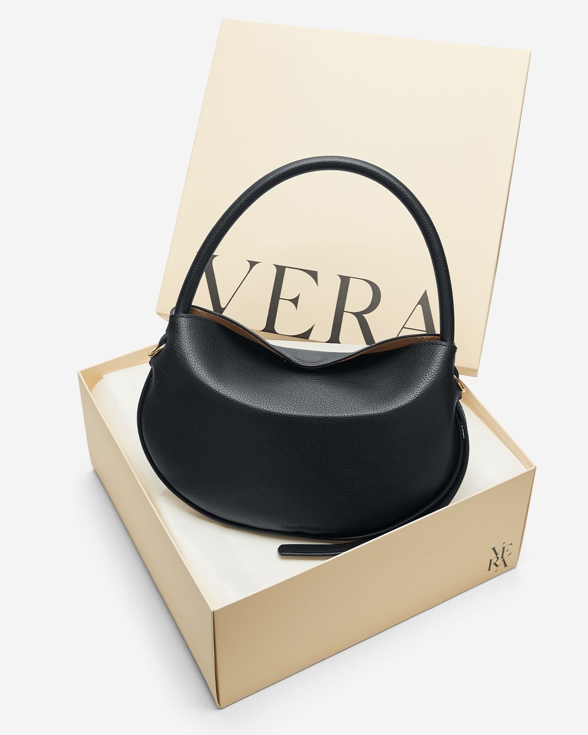 กระเป๋าคล้องไหล่ Shoulder bag หนังแท้ VERA Munne Leather Shoulder Bag สี Black